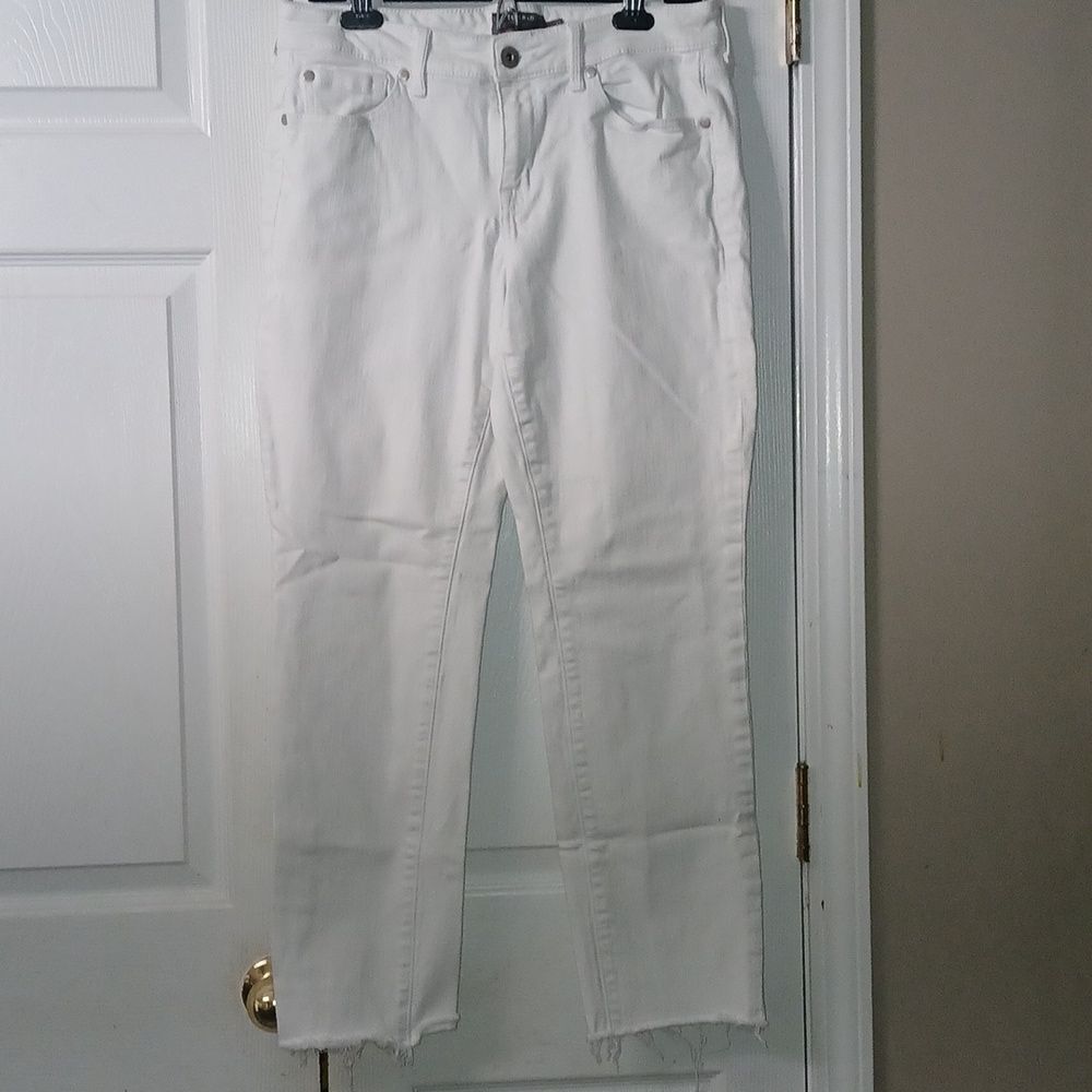 Torrid white boyfriend straight vintage stretch cropped rough hem jeans Sz 10